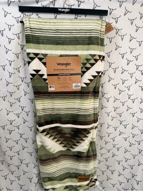 Wrangler oversized ultra plush throw